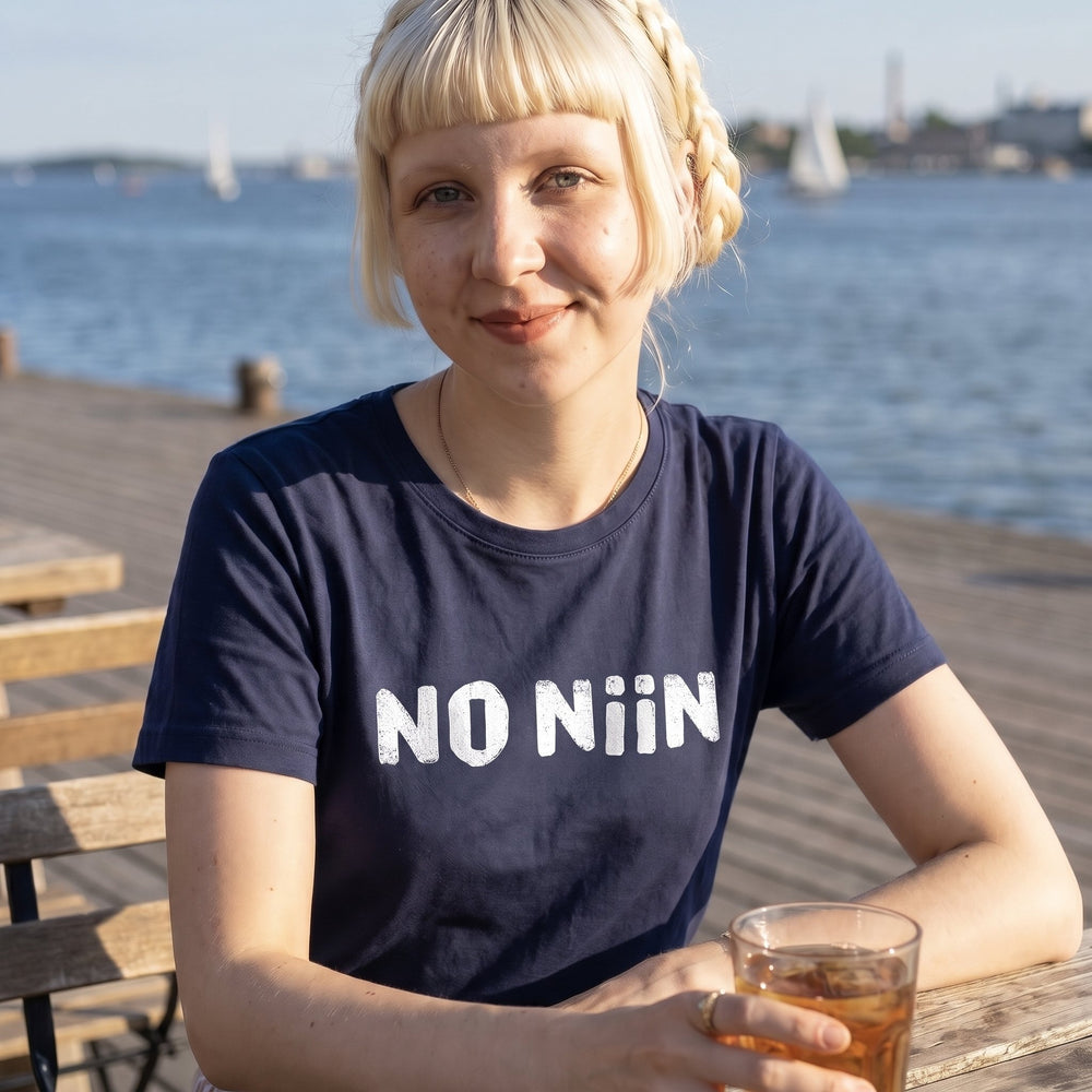 Navy No niin t-shirt, Very Finnish Problems
